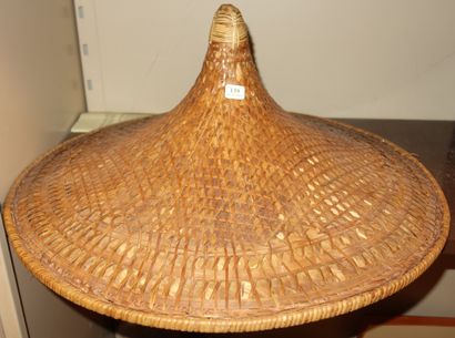 139- CHINE Chapeau en paille tressé