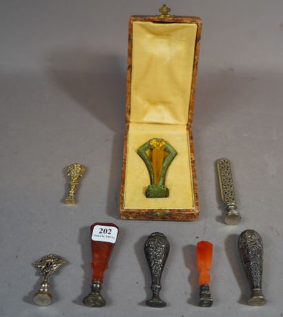 202- Collection de 8 sceaux anciens : 2 en...