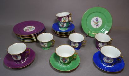 265- LIMOGES Raynaud 8 tasses et sous-tasses,...