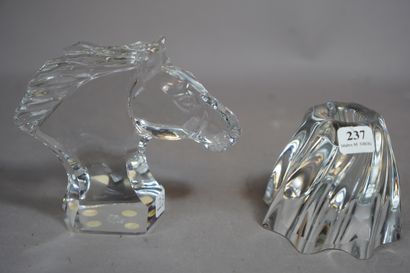 237- BACCARAT Bougeoir et tête de cheval...