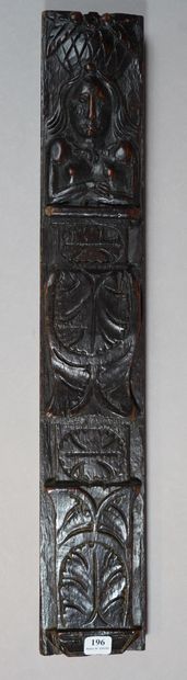 196- Panneau ancien en bois sculpté à décor...