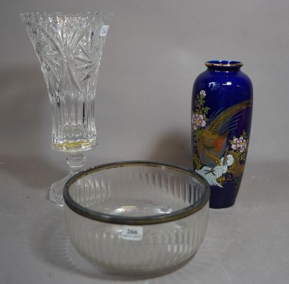 266- Saladier monture argent, vase en cristal...