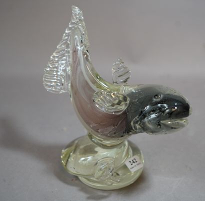 242- Sujet en verre à décor de carpe H :...