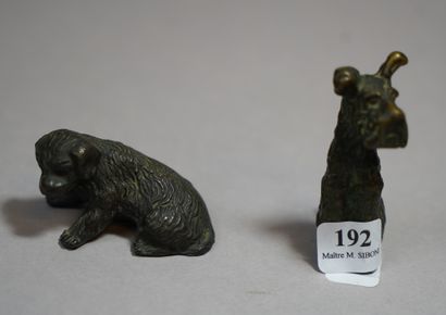 192- ''Chiens'' Deux petites sculptures (dont...