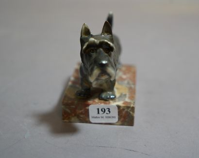 193- Trois petites sculptures figurant des...