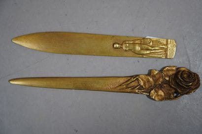 287- Deux coupe-papier en bronze L : 20 cm...