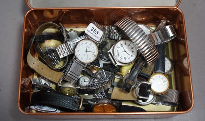 253- Douze montres diverses