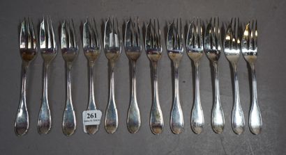 261- Douze fourchettes à gâteau en argent...