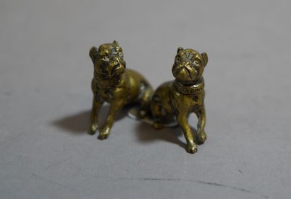 193- Trois petites sculptures figurant des...