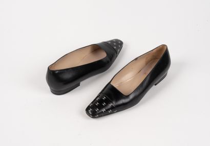CHANEL - Paire de ballerines en cuir agneau...