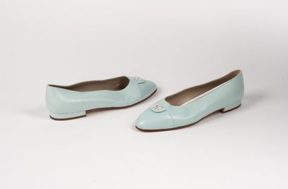 CHANEL - Paire de ballerines en cuir agneau...