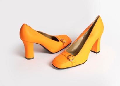 Gianni VERSACE - Paire d'escarpins en cuir...
