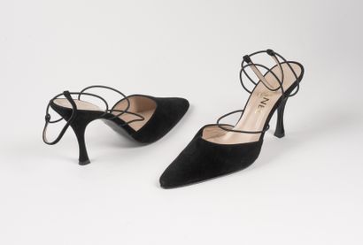 CHANEL - Paire de sandales à brides en agneau...