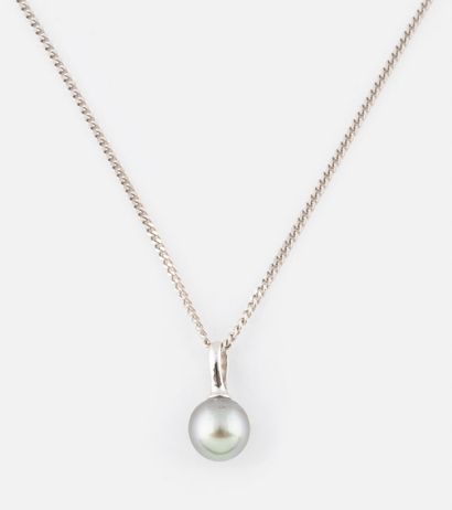 90- White gold neck chain with pendant set...