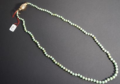 174- Long necklace of jade (or jadeite) beads....