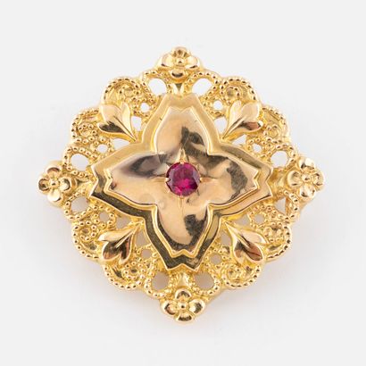 87- Yellow gold brooch set with a red stone....