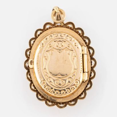 73- Opening pendant in yellow gold set with...