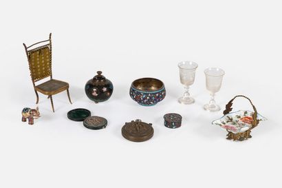 368- Watch-holder chair, small cup with handle,...