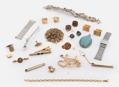 130- Lot of silver and gold-plated costume...