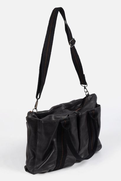194- HERMES ''Caravan'' bag in black derma...