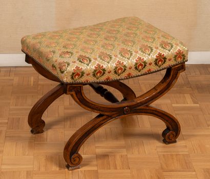 383- Stool. X-shaped base. 44 x 53 x 40 cm....