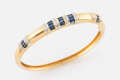 58- Yellow gold openwork bangle set with...