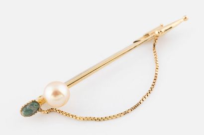 103- Yellow gold pin set with a pearl and...