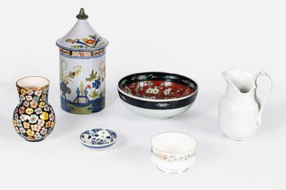366- Porcelain covered pot (H: 25 cm), porcelain...