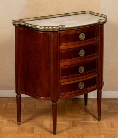376- Half-moon chest of drawers with 4 drawers....