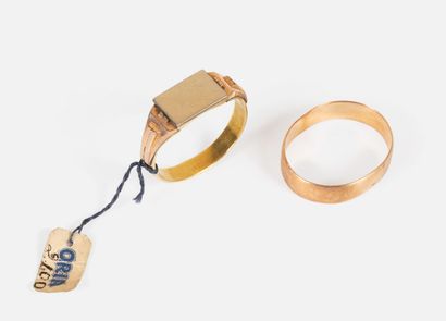 171- Wedding band and signet ring (unengraved)...