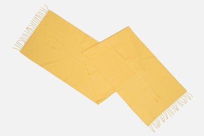 198- HERMES Fringed yellow scarf in cashmere...
