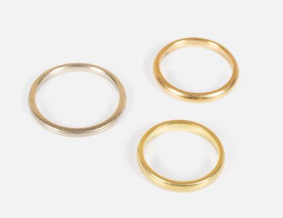 170- 3 gold wedding rings. Pds: 5.82 g. Collection...