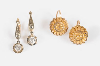 161- 2 pairs of earrings in yellow gold,...