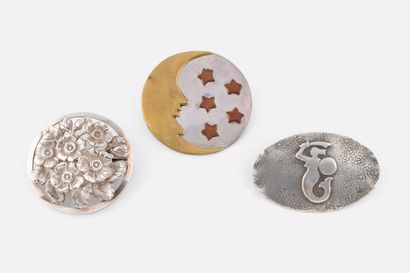 135- Set of 3 silver brooches: ''Fleurs'',...