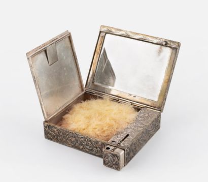 68- Poudrier, silver setting. Collection...