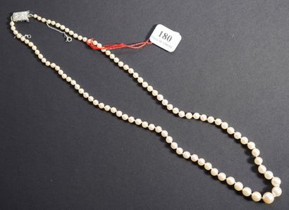 180- Necklace of cultured pearls. White gold...