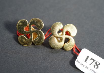 178- Pair of yellow gold ear clips with Basque...