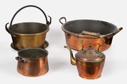 370- Copper basin, cauldron, pot and pourer....