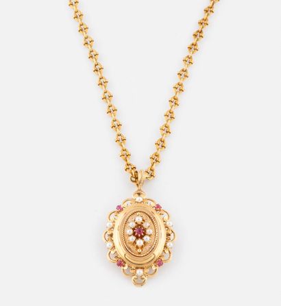 72- Yellow gold neck chain with pendant set...