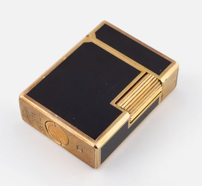 93- DUPONT Gilt metal and lacquer lighter....