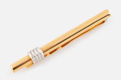 89- Nina RICCI Tie clip in gold-plated metal....