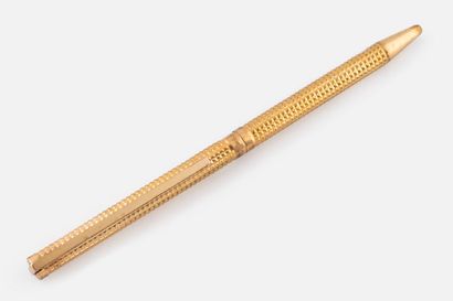 117- DUPONT Ballpoint pen in gilt metal....