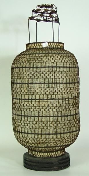 Lampion en fil de fer et papier. H 70 cm