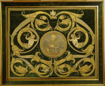 Eléments d'une broderie d'ornement liturgique...