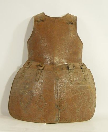 Plastron d'armure et deux tassettes dans...