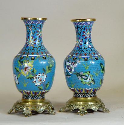 Paire de vases en cloisonnés