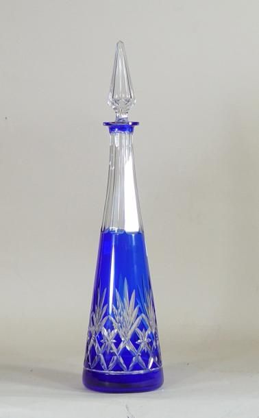 Une carafe en cristal de bohême