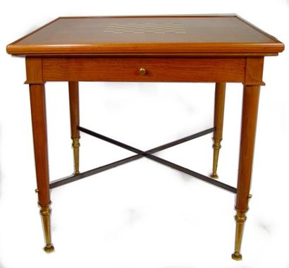 LELEU Jules
Table à jeux en bois exotique,...