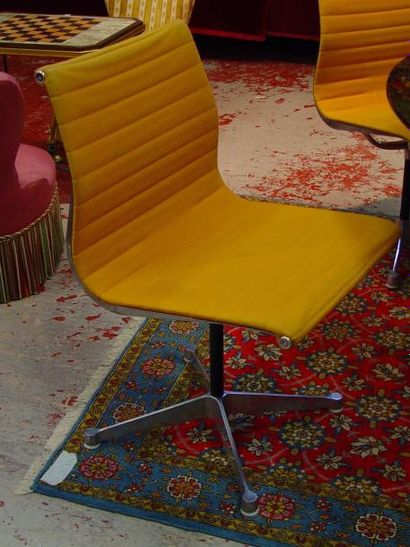 MILLER Herman
Suite de quatre chaises, structure...