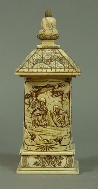 116- Chapelle en ivoire à deux portes avec...